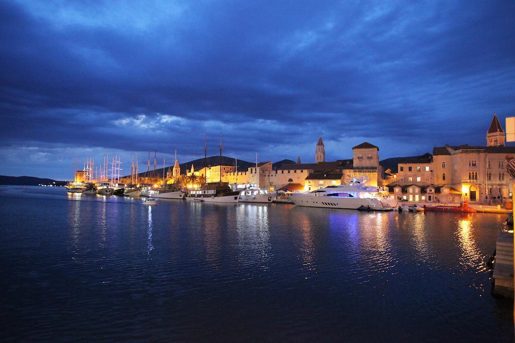Apartments Maria Trogir Eksteriør bilde